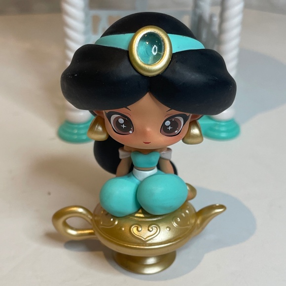 👀2 for $20- Disney Princess 🧞♂️Jasmine with Disney Store Aladdin Gazebo - Picture 7 of 13